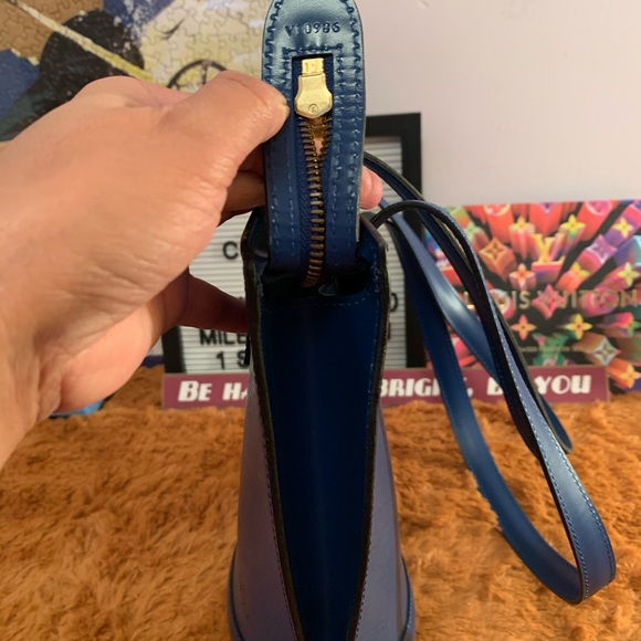 💯 Authentic LV Blue Epi Saint Jacques long strap - Picture 4 of 16